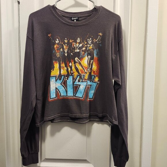 🖤 Vintage-Inspired KISS Long Sleeve Cropped Tee 🖤 - Picture 1 of 7